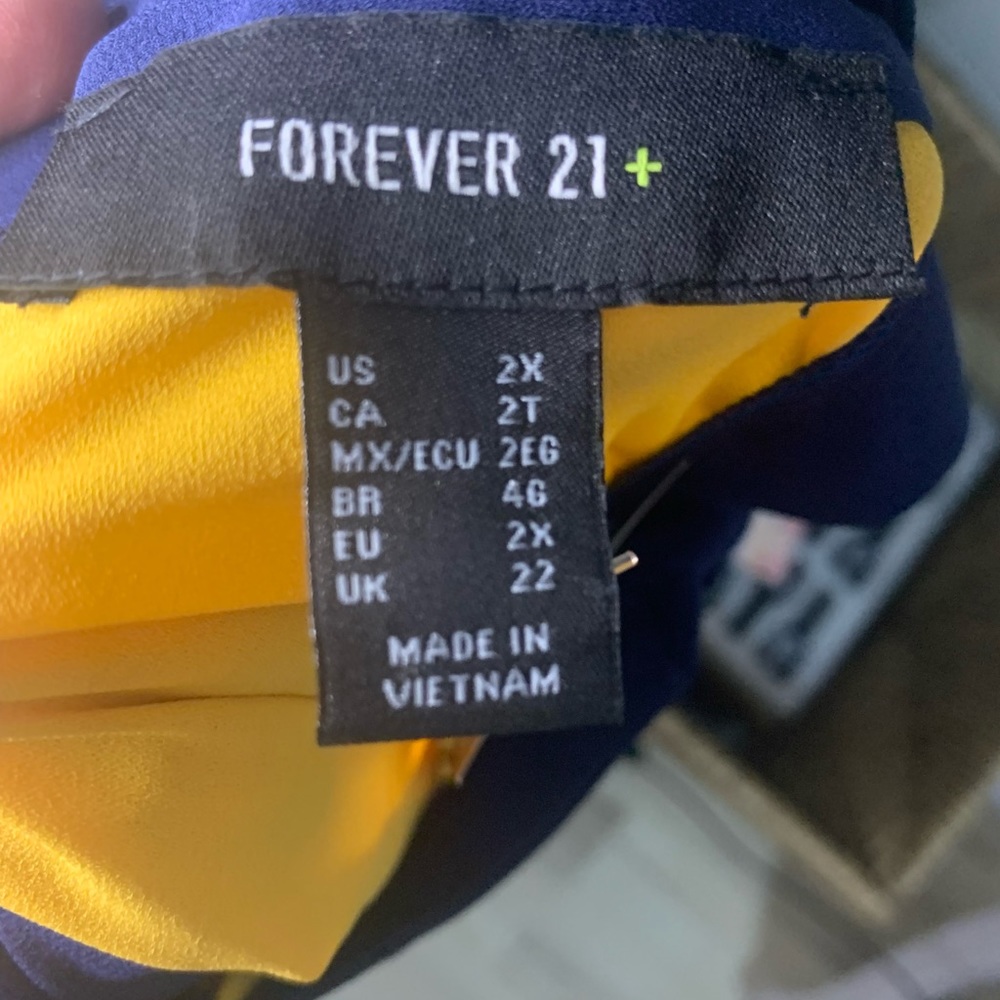 Plus size 2X side neck tie, muscle look; yellow and navy blue, Forever 21. NWT - Picture 7 of 8
